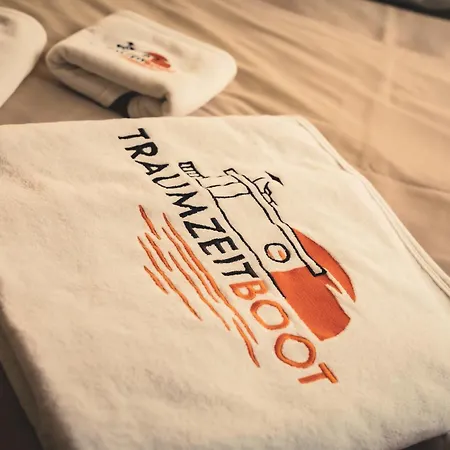 Traumzeitboot Heidi - Exklusiver Festlieger In Perfekter Lage Am Scharmuetzelsee *