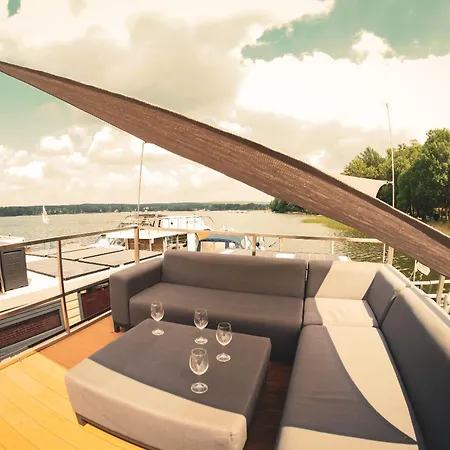 Traumzeitboot Heidi - Exklusiver Festlieger In Perfekter Lage Am Scharmuetzelsee Úszó hotel *