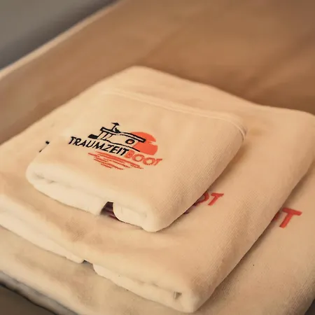 Botel Traumzeitboot Heidi - Exklusiver Festlieger In Perfekter Lage Am Scharmuetzelsee