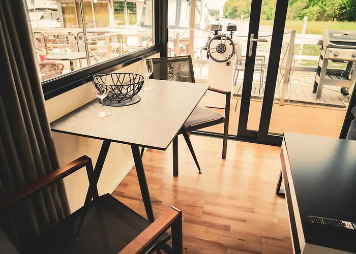 Traumzeitboot Heidi - Exklusiver Festlieger In Perfekter Lage Am Scharmuetzelsee