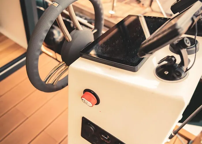 Úszó hotel Traumzeitboot Heidi - Exklusiver Festlieger In Perfekter Lage Am Scharmuetzelsee