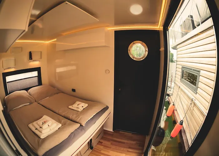 Traumzeitboot Heidi - Exklusiver Festlieger In Perfekter Lage Am Scharmuetzelsee Bad Saarow