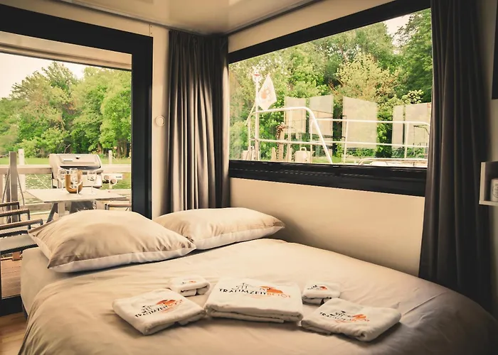 Traumzeitboot Heidi - Exklusiver Festlieger In Perfekter Lage Am Scharmuetzelsee