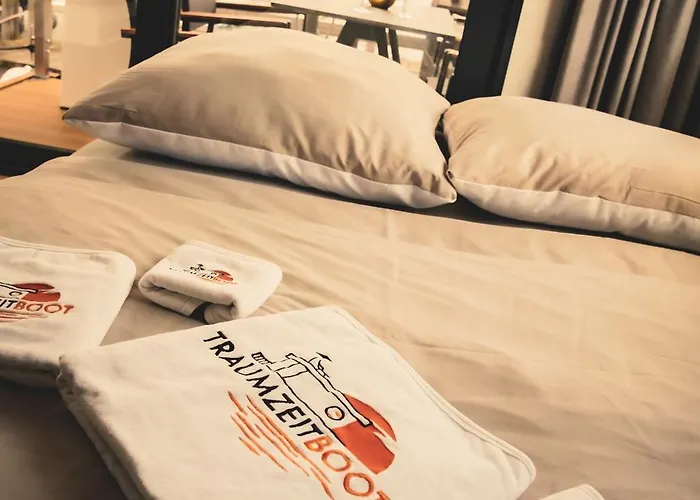 Traumzeitboot Heidi - Exklusiver Festlieger In Perfekter Lage Am Scharmuetzelsee