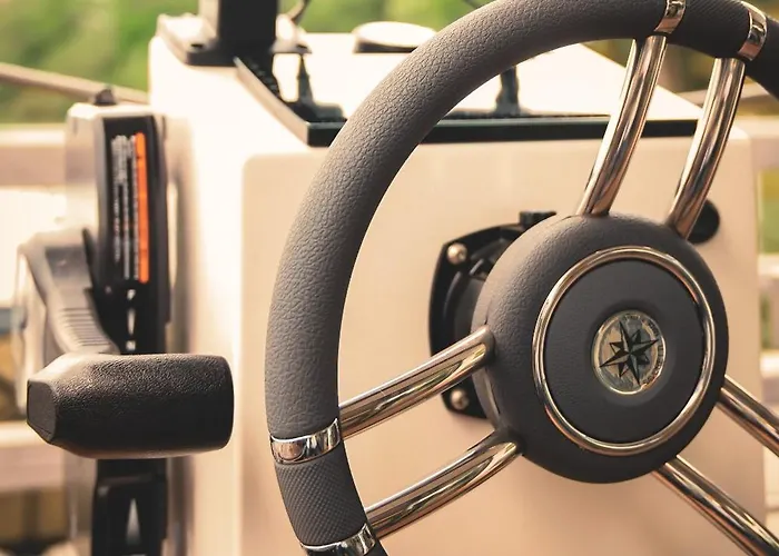 Úszó hotel Traumzeitboot Heidi - Exklusiver Festlieger In Perfekter Lage Am Scharmuetzelsee Bad Saarow